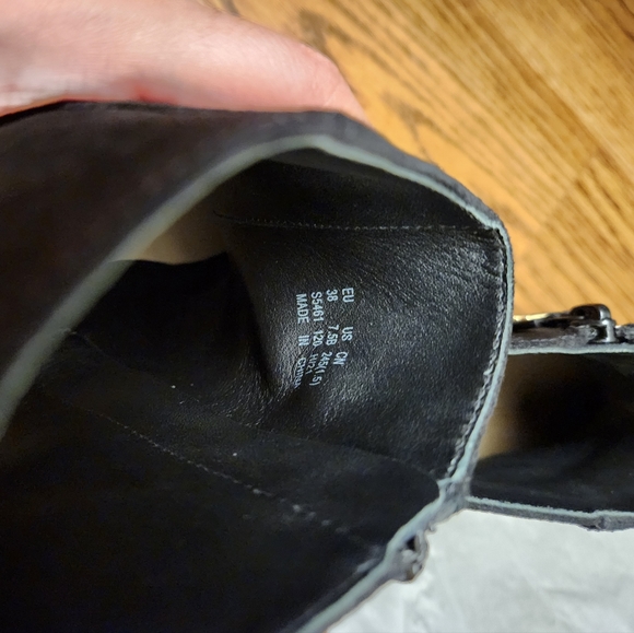 Stuart Weitzman black velvet flat boots sz 7.5 - Picture 7 of 8